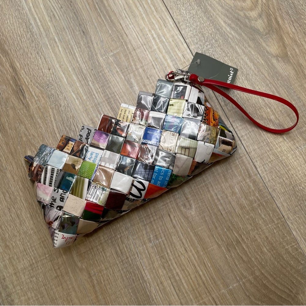 Ecoist recycled wrapper wristlet zipper closure
